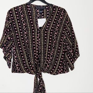 𝅺polly & ESTHER Front tie blouse. Size S